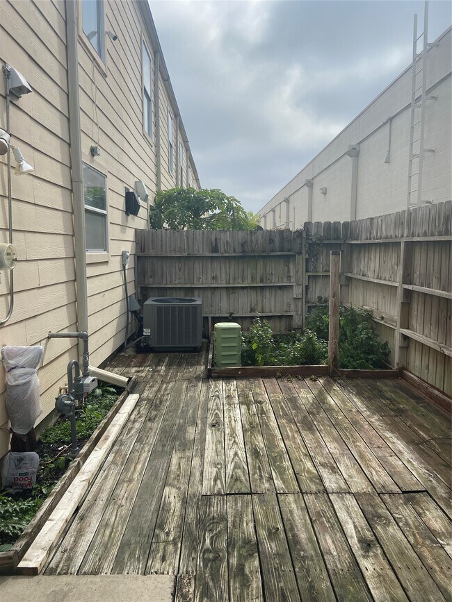 Building Photo - 3304 Twp Grove Ln