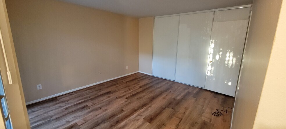 Building Photo - 1611 Hotel Cir S