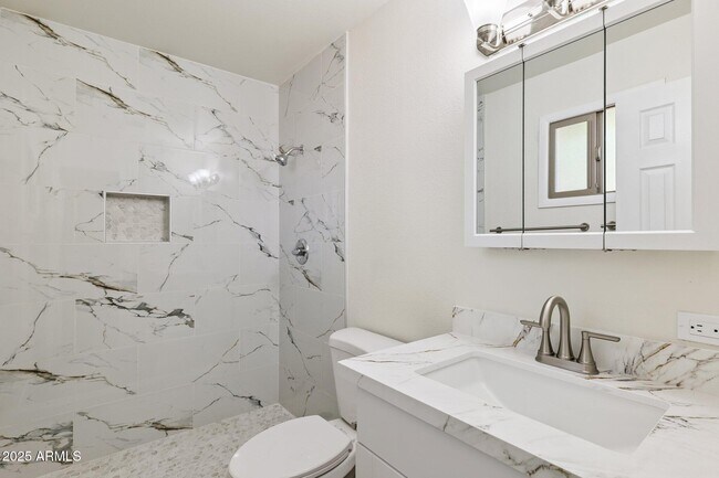 Building Photo - 1400 E Wesleyan Dr