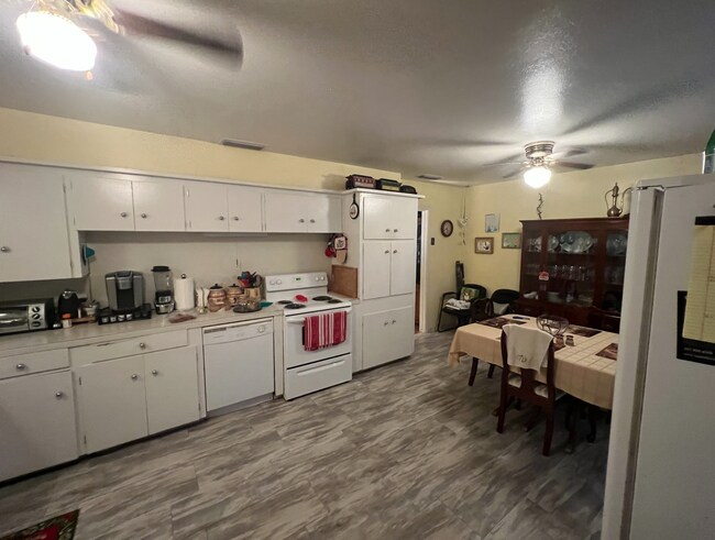 Building Photo - 3613 Poplar St