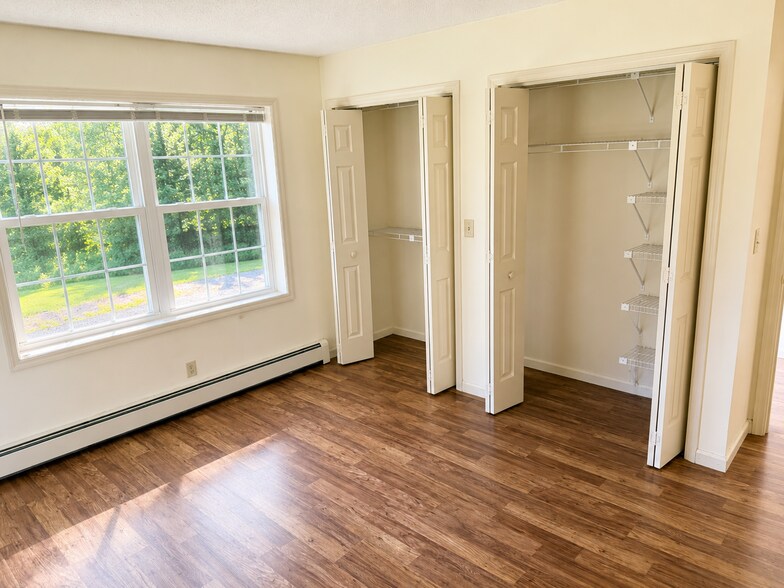Building Photo - 243 Eastview Cir