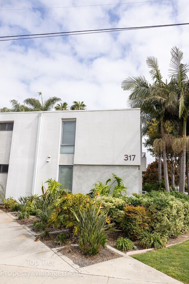 Building Photo - 2-bed, 2-bath 972sqft condo, walking distance to beach in Carlsbad Village, literally one block o...