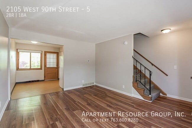 Building Photo - 2105 W 90th St