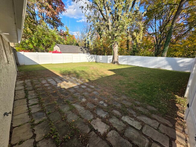 Building Photo - 1406 Montgomery Rd