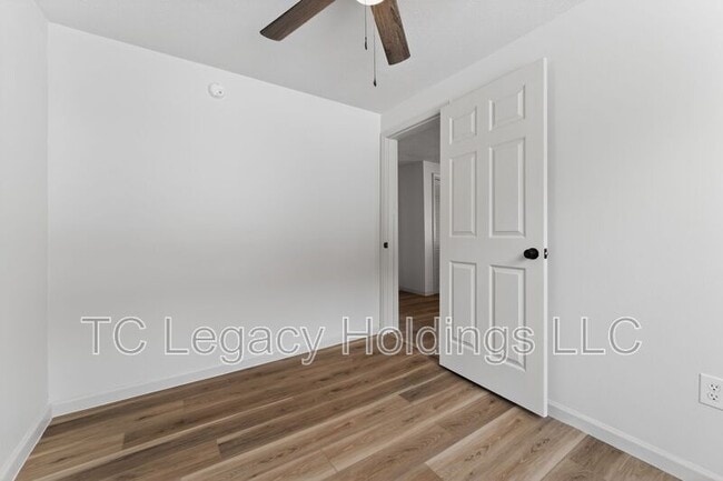 Building Photo - 218 George St