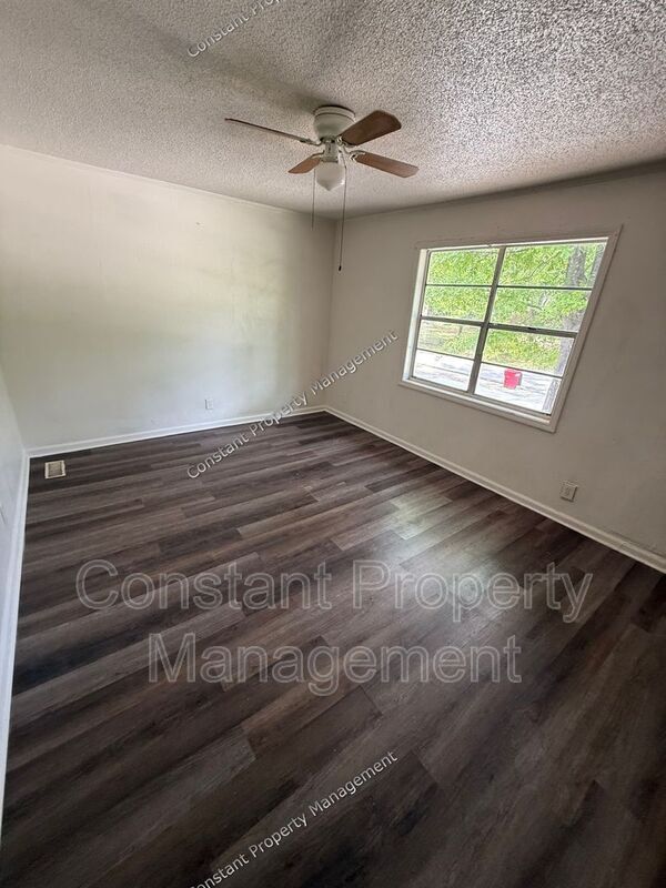 Building Photo - 931 Magnolia Dr
