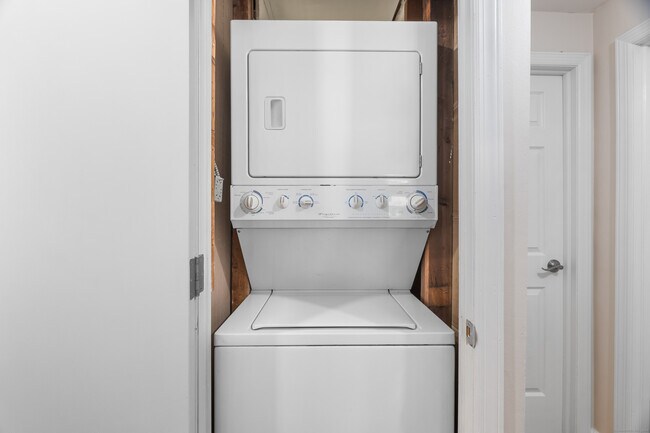 Building Photo - 228-230 Jennings Rd