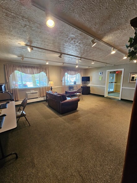 Building Photo - 1380 Arbor Ave SE