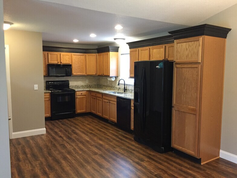 Kitchen - 2B Circleview Dr