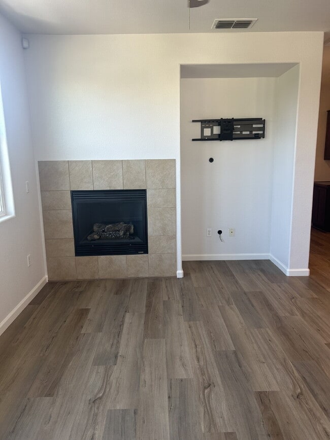 Building Photo - Beautiful 2 bd 2 bath Condo in Folsom