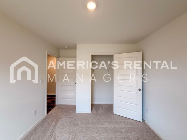 Building Photo - Coming Soon! Available to view NOW!!! Comfortable and Bright Tuscaloosa Home