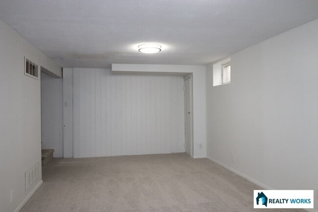 Building Photo - Won't last long, 3 bedroom, 2 bath house f...