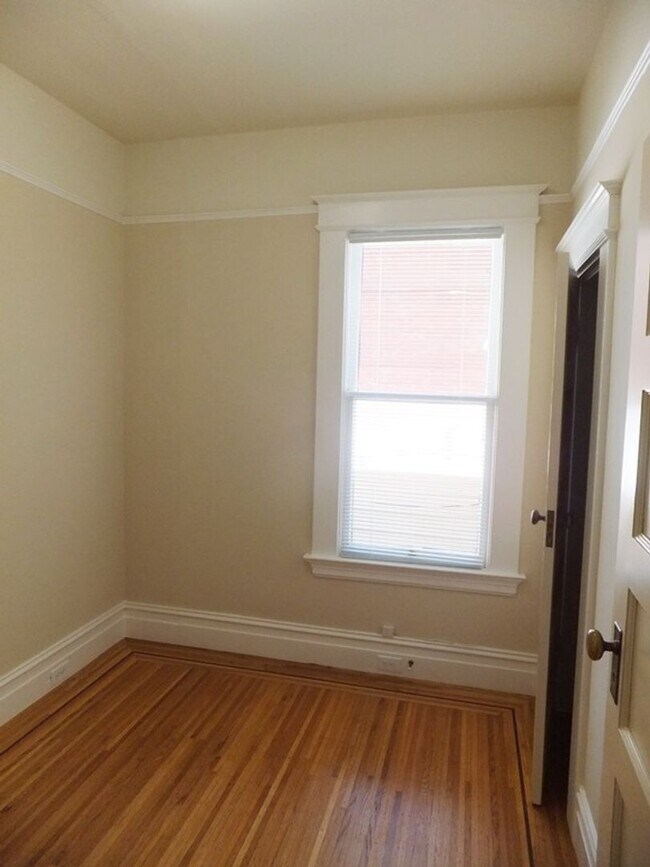 Building Photo - PM0314