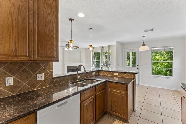 Building Photo - 2372 Paradise Ridge Dr