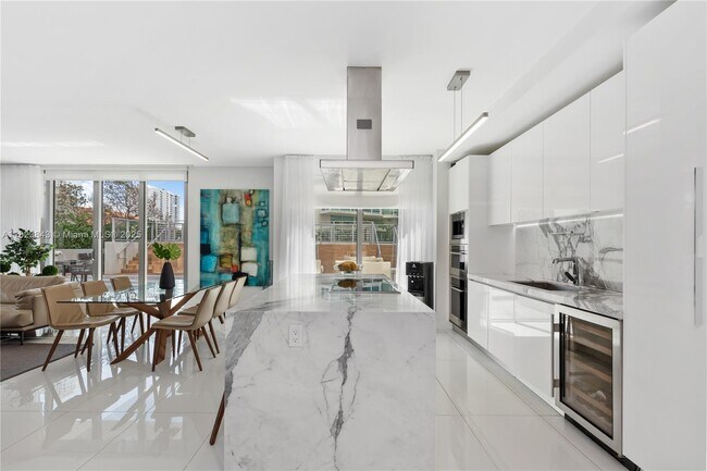 Building Photo - 300 Sunny Isles Blvd