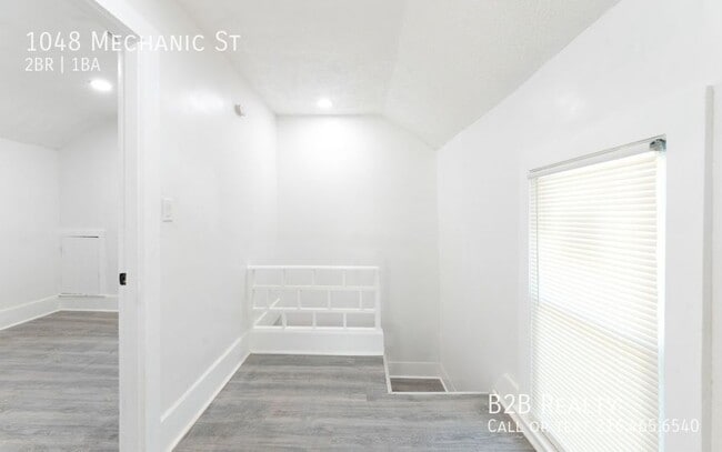 Building Photo - 1048 Mechanic St