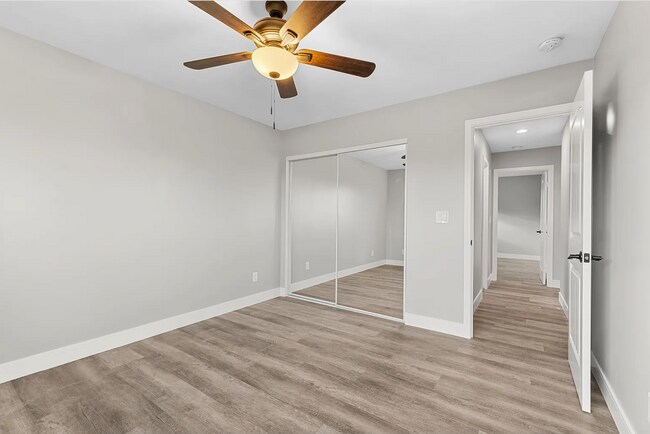 Building Photo - Bathrooms on bathrooms!