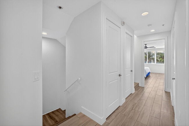 Building Photo - 508 N Birch Rd