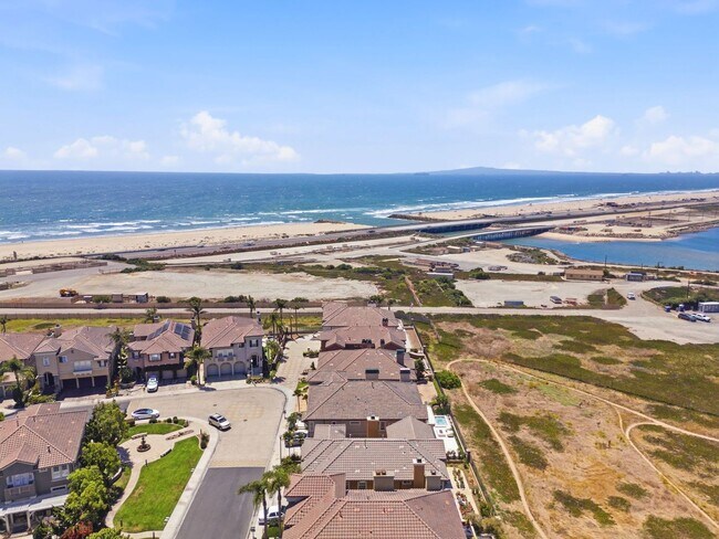 Building Photo - Luxury Coastal Living in Guard-Gated Ocean Colony