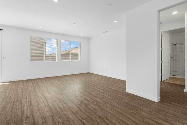 Building Photo - 3278 Vallonea St