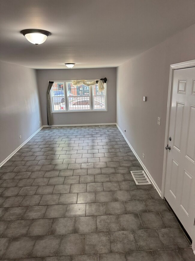 Building Photo - 2152 W 19th St