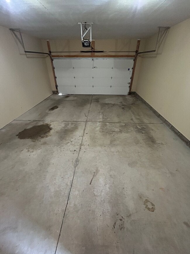 Building Photo - Modern & Spacious 3-Bedroom Ranch Condo – Coming April 2026!