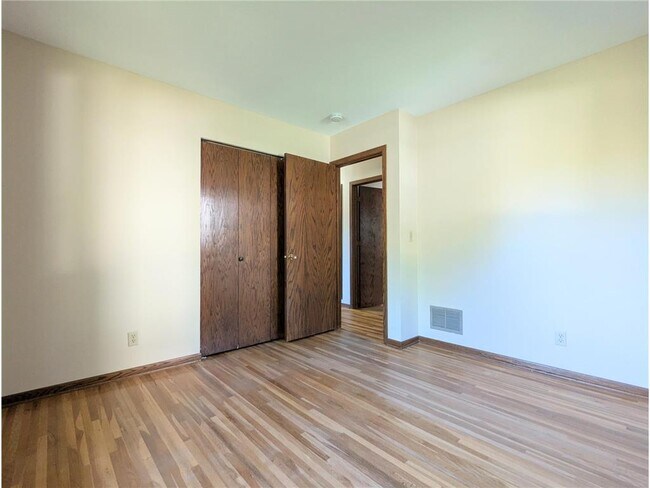 Building Photo - 6065 Oakwood Rd