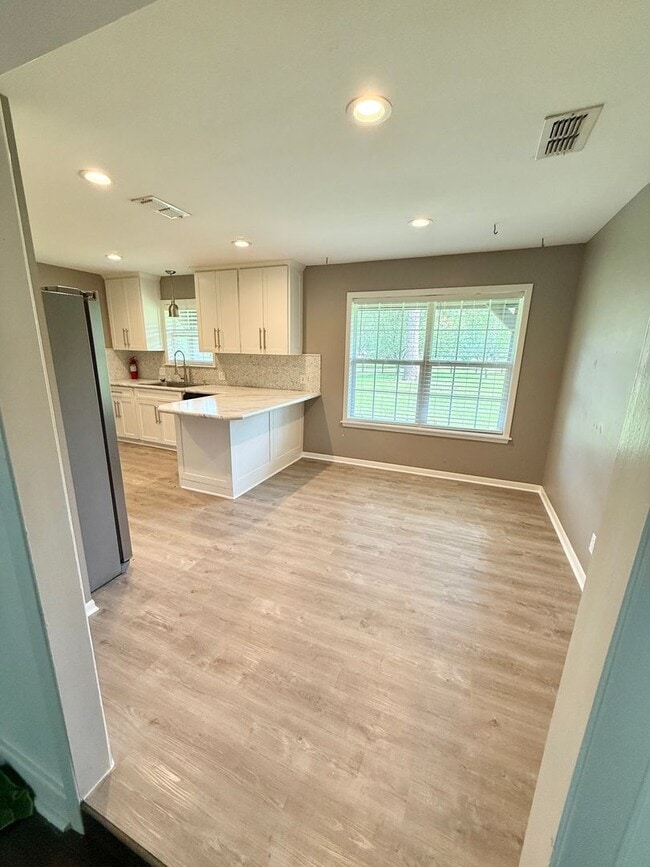 Building Photo - 4-bed/2-bath in South Tyler!