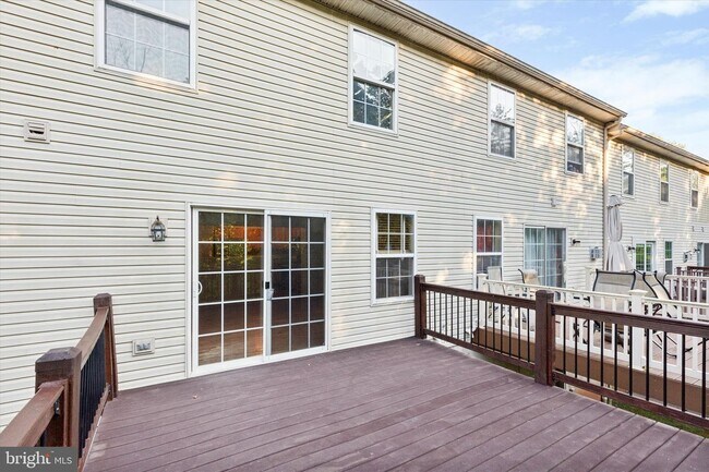 Building Photo - 125 Vernon Ct