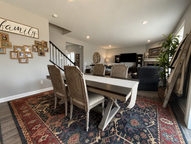 Building Photo - Gorgeous 4BR/2.5BA Rogers Home Available 8/1!