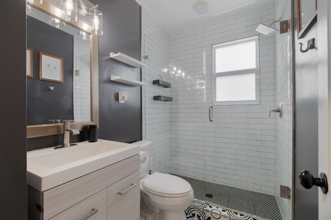 Building Photo - 405 31st St