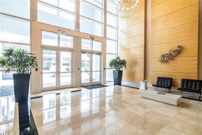 Building Photo - 350 NE 24th St