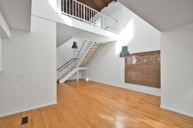 Building Photo - 4 Bedroom Home on Cul de Sac in Hermosa Beach