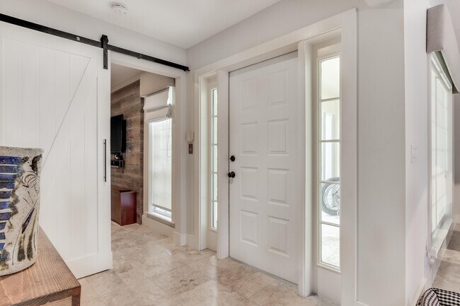 Building Photo - 2312 Las Casitas Dr