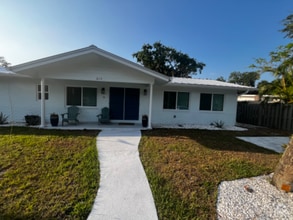 Building Photo - 615 Azalea Ln