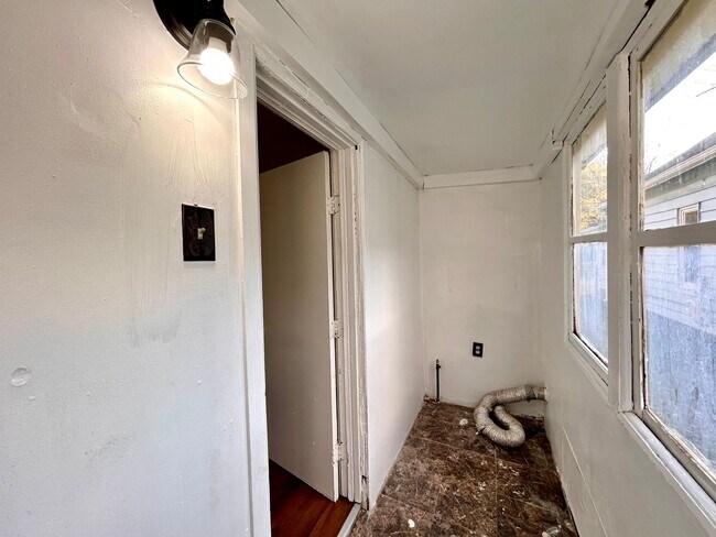 Building Photo - Three Bedroom Home in Southeast Grand Rapids