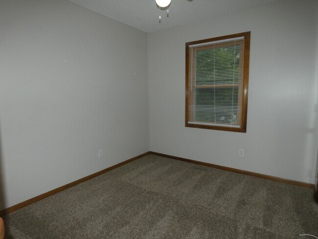 Building Photo - 6544 NW Gilly Rd
