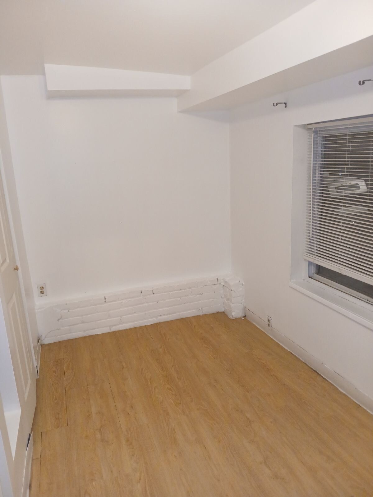 Full Bathroom is extremely large - 2210 Murray Hill Rd