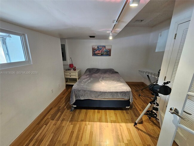 Building Photo - 5201 NW 112th Pl