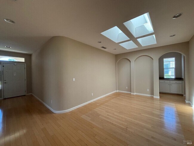 Building Photo - 505 Marianna Pl
