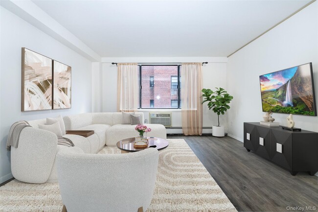 Building Photo - 7 Lake St