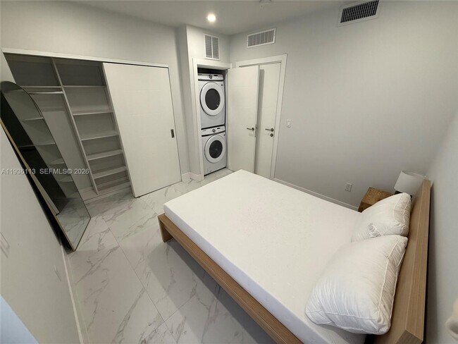 Building Photo - 944 Jefferson Ave