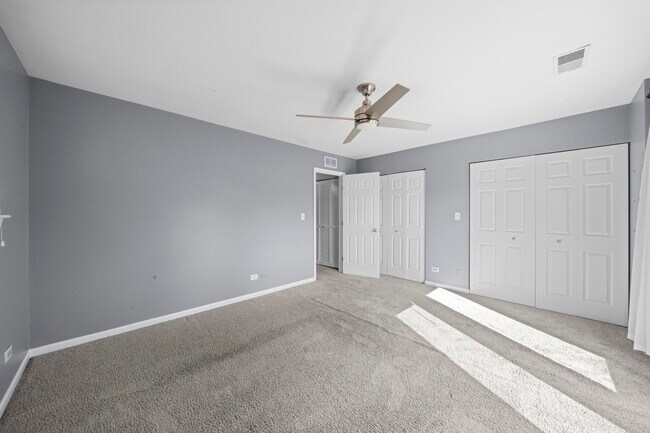 Building Photo - 649 W Elm St