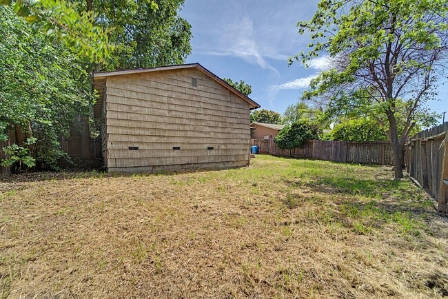 Building Photo - 3 bedroom 1 bath house in Yuba City