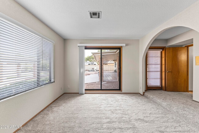 Building Photo - 1306 E La Vieve Ln