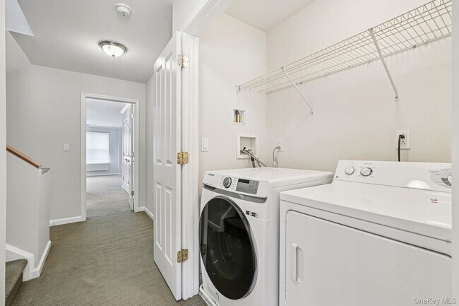 Building Photo - 10 Bridge Ln