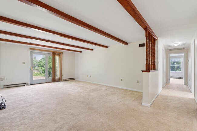 Building Photo - Charming One-Level Home Nestled Among Matu...