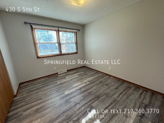 Building Photo - 430 S 5th St