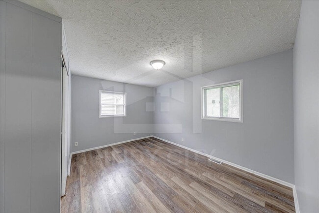 Building Photo - 4007 Downes Dr