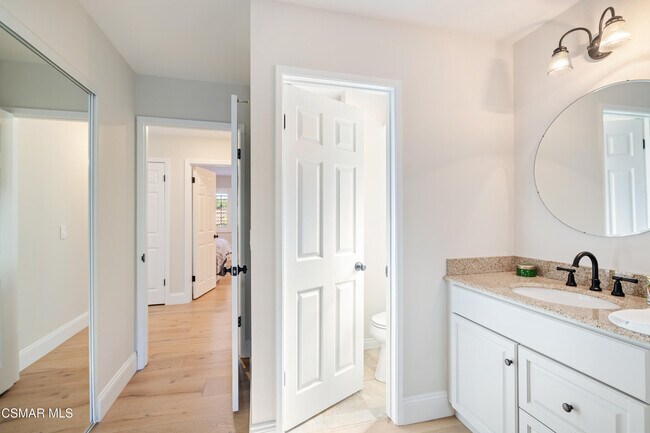 Building Photo - 885 Rim Crest Dr